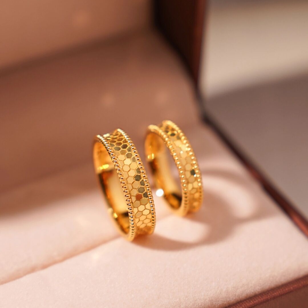 Women Accessories Dubai - แหวนรังผึ้งสีทองคำบริสุทธิ์เปล่งประกายสำหรับคู่รักแหวนแต่งงานแหวนทองคำแท้ดูไบสำหรับคู่รักเครื่องประดับแสนดี