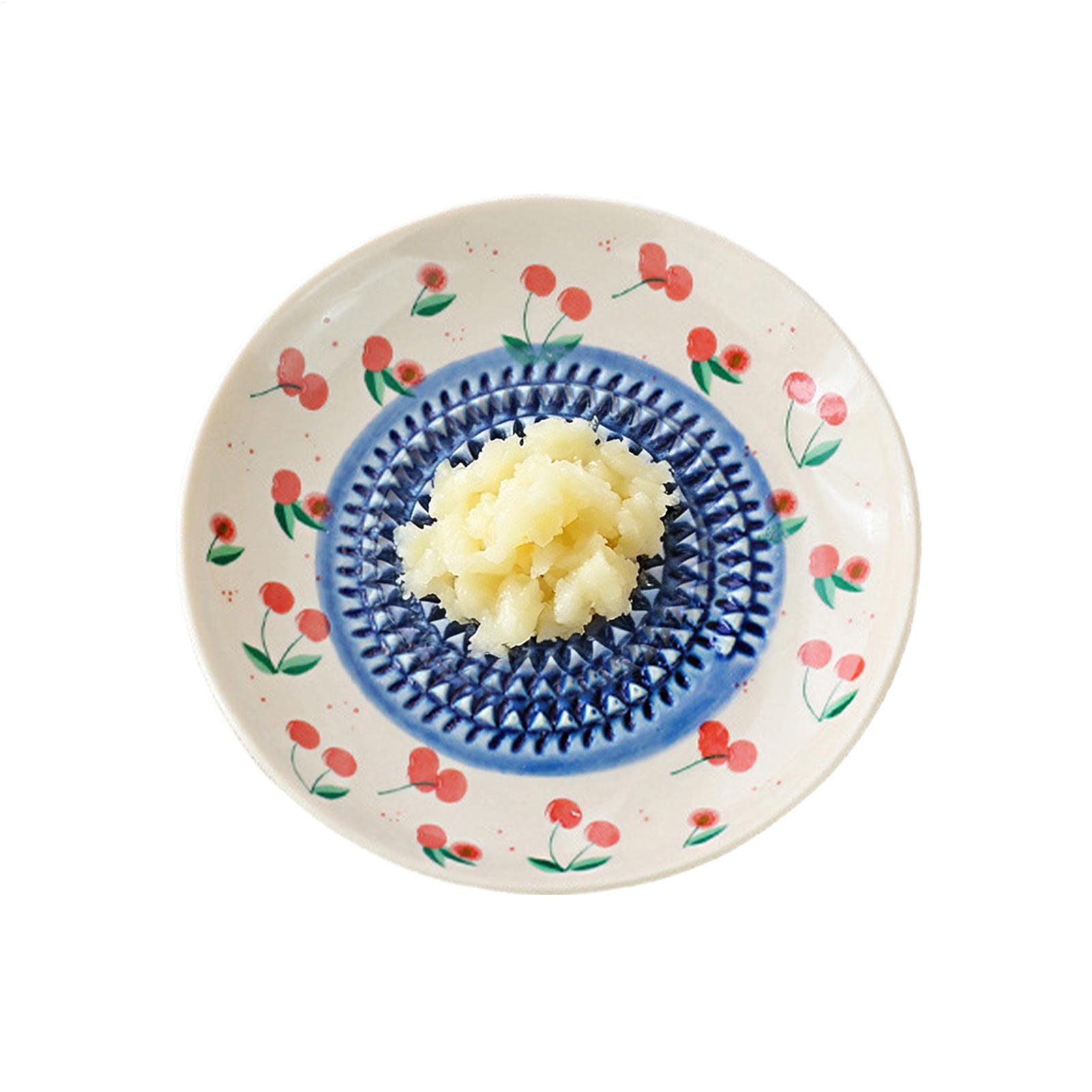 Women Kitchen Accessories - เครื่องขูดขิงเซรามิกหลากสี เครื่องบดกระเทียมแบบมือถือ เครื่องบดแครอทแบบพกพา อุปกรณ์ครัวสำหรับบดกระเทียมและขิง